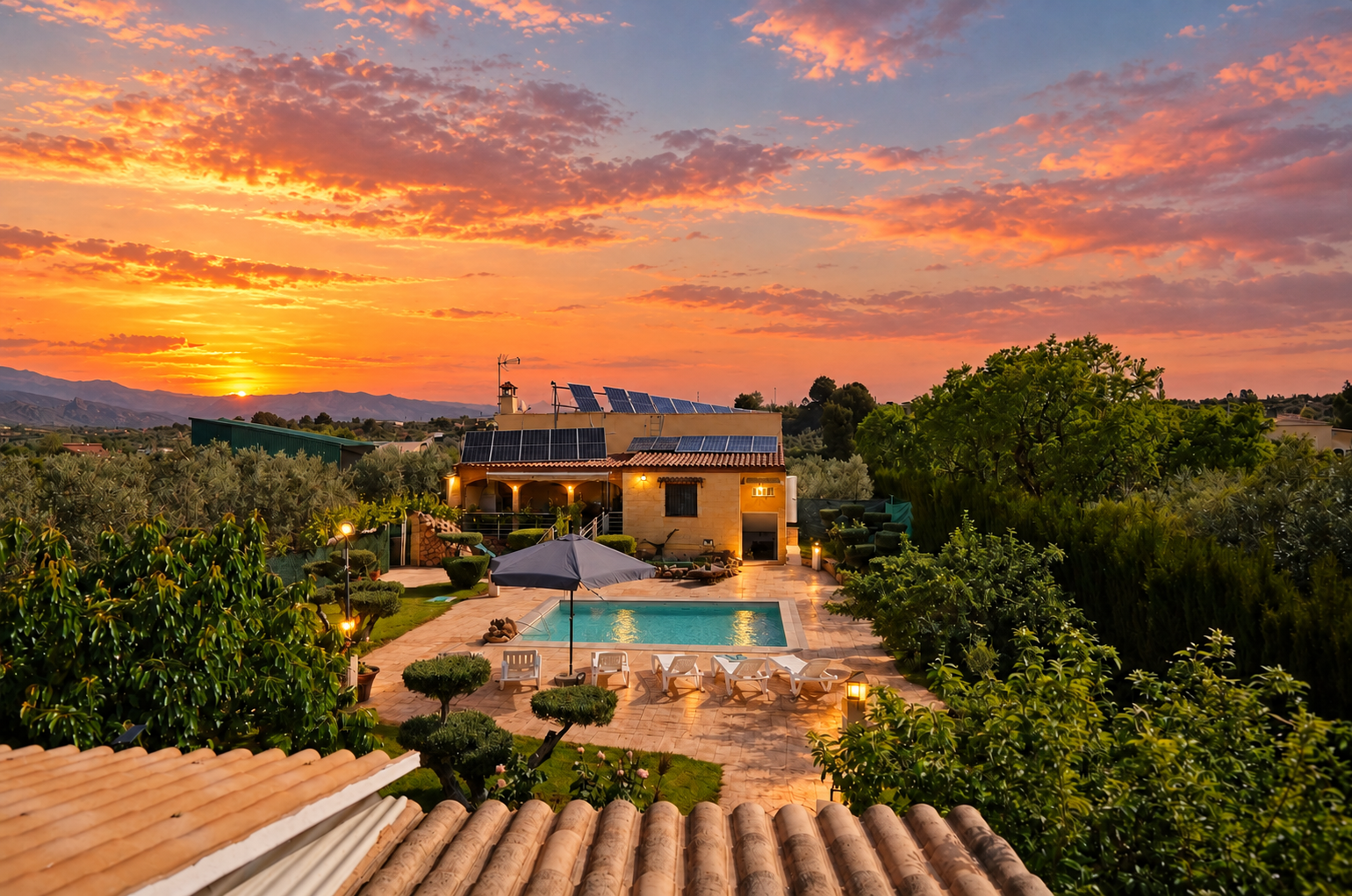 Villa Vega al atardecer, entre olivos, con una recreación de la piscina renovada