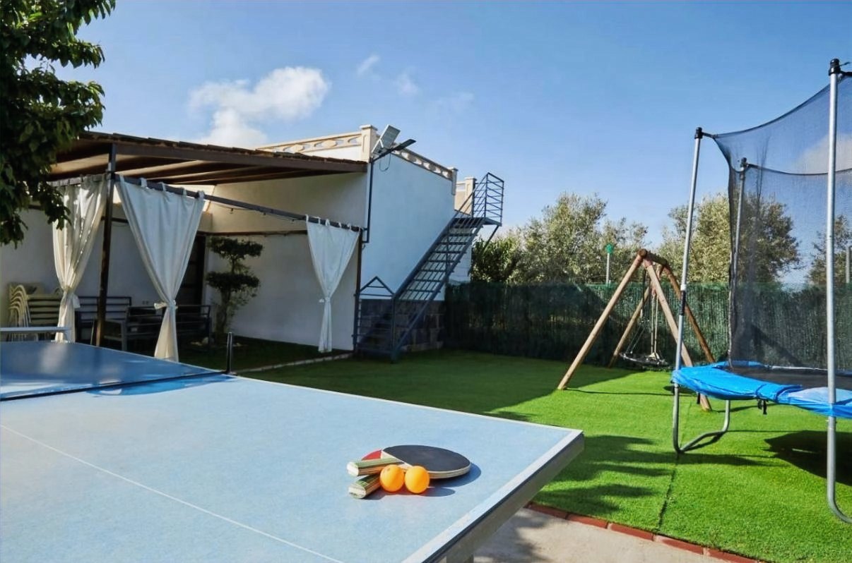 Ping-pong y zona de juegos de Villa Vega